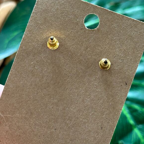 BOGO FREE Pearl drop dangly earrings - Picture 4 of 4